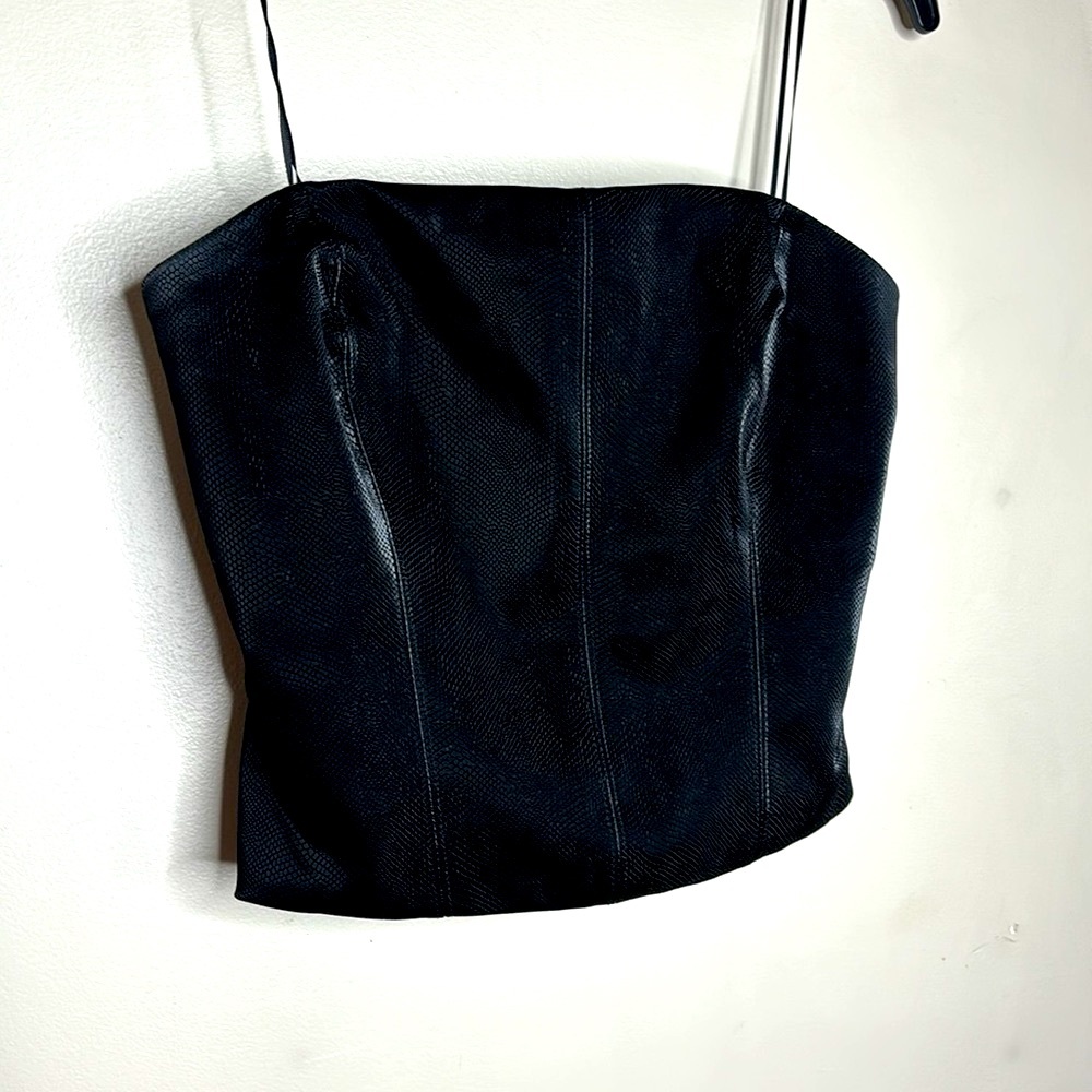 Kirious | Black Snakeskin STYLE cropped Fitted Top | Back Zippper | Trendy SZ M